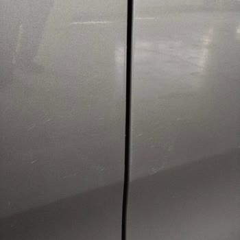 Yetkili Serviste Araç Kapısındaki Boya Çizikleri Müşteriyi Üzdü