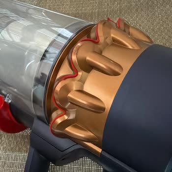 Dyson Gen5 Detect Süpürge Silikon Şeritlerinin Soyulması Ve Garantili Değişim Talebi
