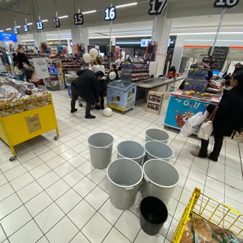 Migros Mağazasında Çatı Sızıntısı Ve Kaygan Zemin