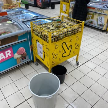 Migros Mağazasında Çatı Sızıntısı Ve Kaygan Zemin