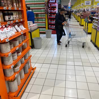 Migros Mağazasında Çatı Sızıntısı Ve Kaygan Zemin
