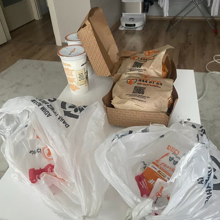 Köfteci Yusuf'dan Soğuk Hamburger Ve Eksik Patates, Müşteri Hizmetleri Yanıtsız