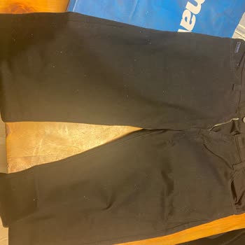 2000 TL'lik Mavi Black Pantolonunda Toz Mıknatısı Sorunu