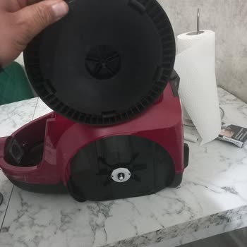 Garanti Altındaki Süpürge Tekerleği Kırıldı, Ücretsiz Değişim Talebi
