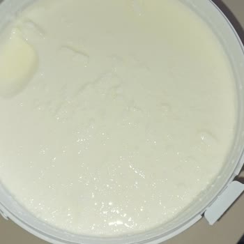 Kırık Emniyet Tırnağı Ve Açılmış Kapaklı Yoğurt İçin Değişim Talebi