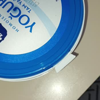 Kırık Emniyet Tırnağı Ve Açılmış Kapaklı Yoğurt İçin Değişim Talebi