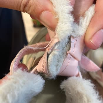 Çocuk Botunda Bilek Yarası Ve Şiddetli Ayak Ağrısı