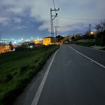 Büyükçekmece'de Sokak Lambaları Aylardır Çalışmıyor, Karanlıkta Güvenlik Sorunu Yaşanıyor