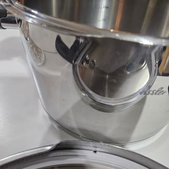Fissler Düdüklü Tencerenin Kapak Kırıkları Tekrarlandı, Üretim Hatası İddiası