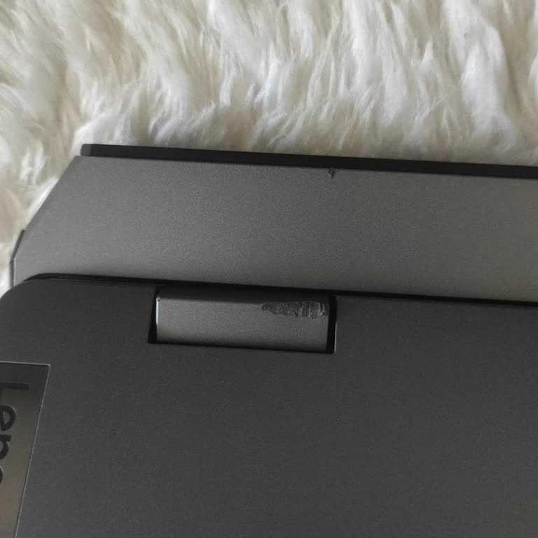 Servis Sonrası Çatlayan Menteşe Ve Sürekli Mavi Ekran Hataları, Değişim Veya İade Talebi