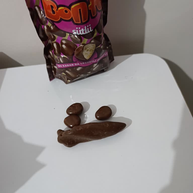 Bonte Sütlü Çikolata Paketi İçinde Belirsiz Büyük Parça Gıda Güvenliği Endişesi