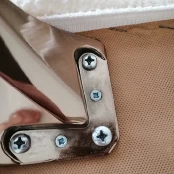 Ergül Mobilya’da Kırılan Sandalye Ayakları Ve Bozuk Koltuk Fermuarı, Servis Yardımcı Olmadı