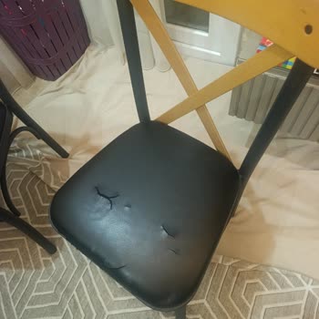 İstikbal Mutfak Takımı Sandalyelerinde Deri Açılmalarına Ücretsiz Onarım Talebi