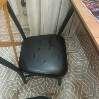 İstikbal Mutfak Takımı Sandalyelerinde Deri Açılmalarına Ücretsiz Onarım Talebi