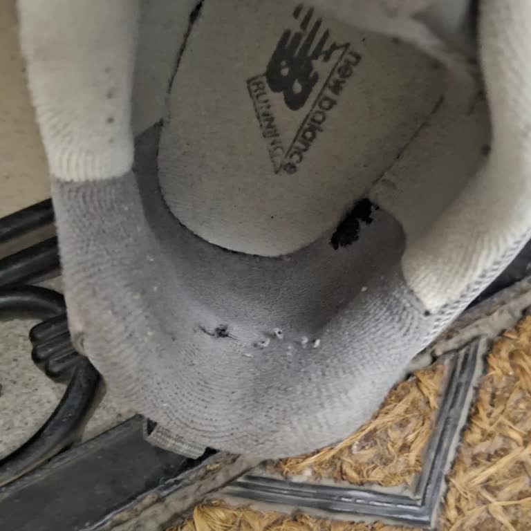 Cevahir AVM’deki New Balance Ayakkabısının Kısa Sürede Yırtılması Ve Garanti Dışı İhmali