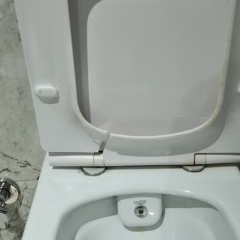 Cerastyle Klozet Kapakları Altı Ayda Kırıldı, Ücretsiz Değişim Talebi