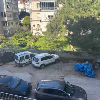 Bornova Evka 3'te Uzun Süredir Onarılamayan Çamurlu Sokak Ve Güvenlik Tehlikesi