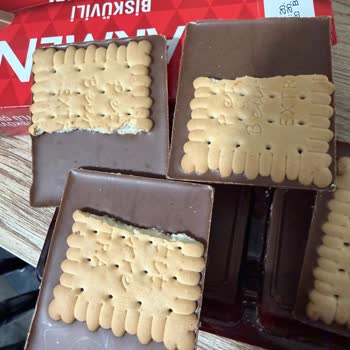 Şok Market Karmen Çikolatasında Yarım Bisküvi Sorunu