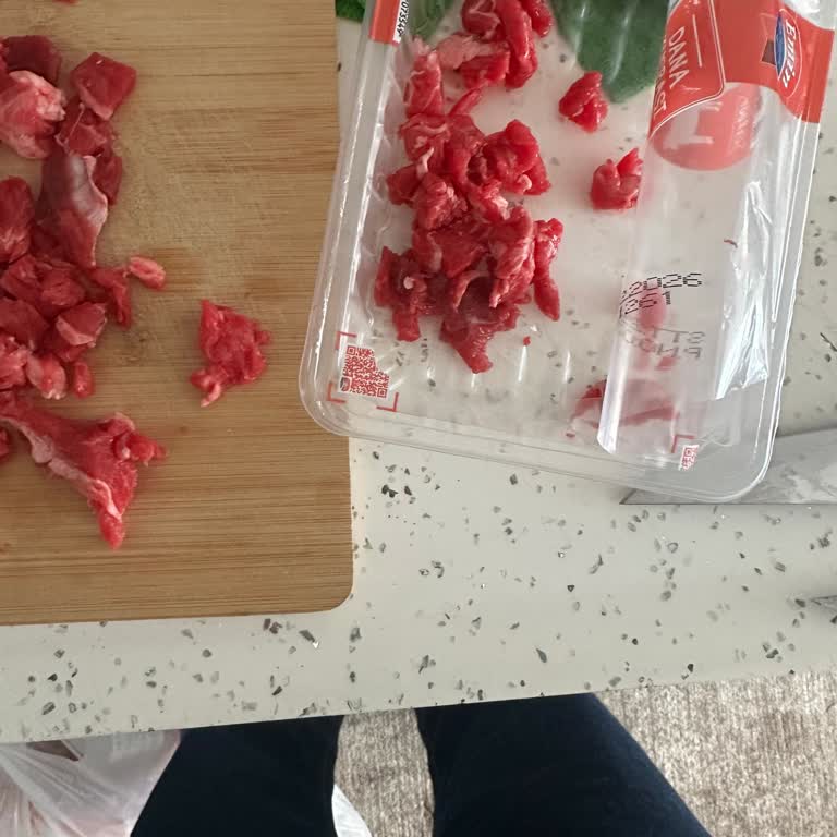 BİM'den Aldığım Dana Kuşbaşı Etin Kemiksiz Parçalar Ve Aşırı Yağlı Olması