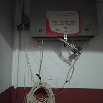 Açık Kablo Kutusu Güvenlik Riskine Ve Sürekli İnternet Kesintilerine Yol Açıyor