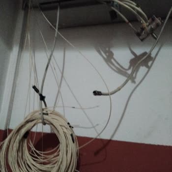 Açık Kablo Kutusu Güvenlik Riskine Ve Sürekli İnternet Kesintilerine Yol Açıyor