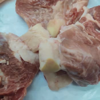 Kalıntı Yağ, Kıl Ve Kalitesiz Kuzu Pirzola Şikayeti