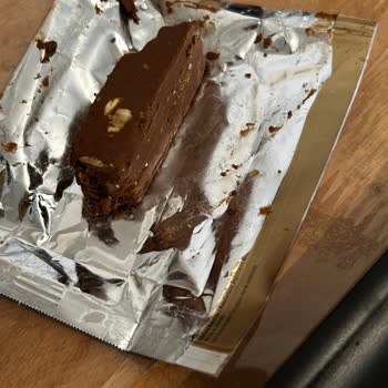 Ambalajdaki 33 Gram Yazılı Olmasına Rağmen 25 Gram Gelen Çikolata Kırık Ve Eksik