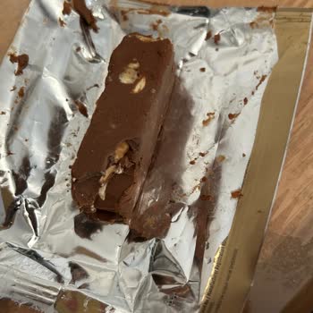 Ambalajdaki 33 Gram Yazılı Olmasına Rağmen 25 Gram Gelen Çikolata Kırık Ve Eksik