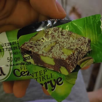 Antep Fıstıklı Yazılı Cezerye Gerçekte Neredeyse Fıstıksız