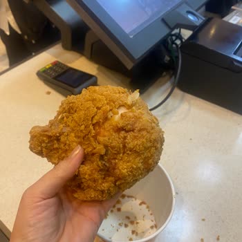 Sağlık Riski Taşıyan Pişmemiş Tavuk Ve Çözüm Bulamayan Personel