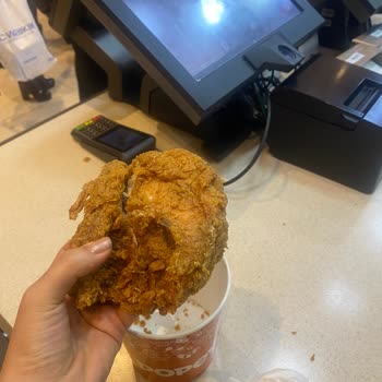 Sağlık Riski Taşıyan Pişmemiş Tavuk Ve Çözüm Bulamayan Personel