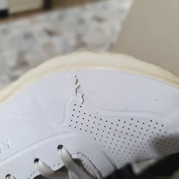 Fabrika Kaynaklı Çatlaklı Ayakkabıda Garanti Değişim Talebi