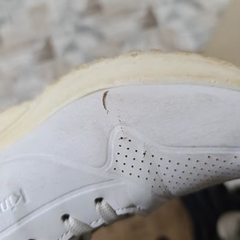 Fabrika Kaynaklı Çatlaklı Ayakkabıda Garanti Değişim Talebi