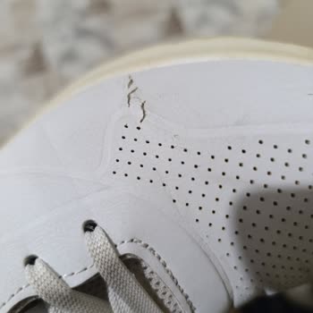 Fabrika Kaynaklı Çatlaklı Ayakkabıda Garanti Değişim Talebi