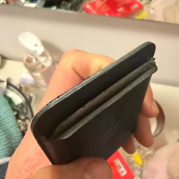 Apple Cüzdan Kenar Soyulması Ve Değişim Talebi