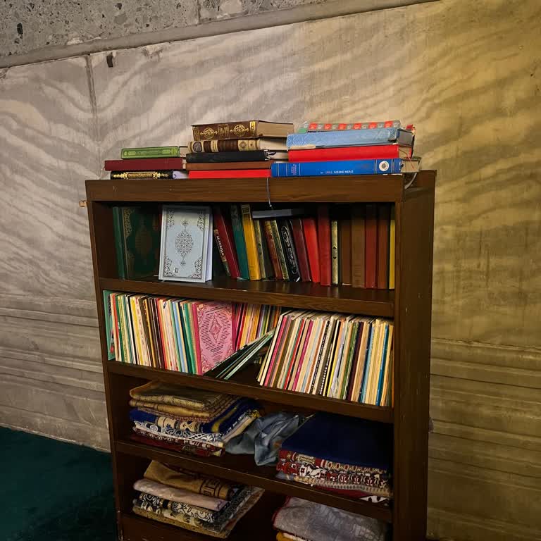 Ayasofya Cami'de Namaz Örtüsü Satışı Yapılması