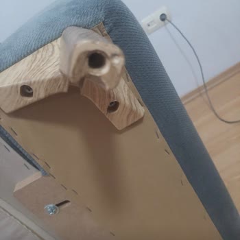 Teslimat Gecikmesi, Kırık Parçalar Ve Keskin Koku Nedeniyle Koltuk Takımının İadesi