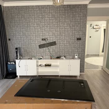 TCL Yetkili Servisinin Duvarda TV Bırakması Ve Güvenlik Riski