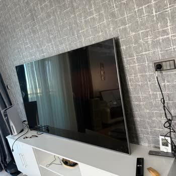 TCL Yetkili Servisinin Duvarda TV Bırakması Ve Güvenlik Riski
