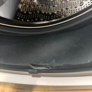 Bosch Çamaşır Makinesinde Kısa Sürede Kapağın Lastiği Yırtıldı, 4000 TL Ücret İadesi Talebi