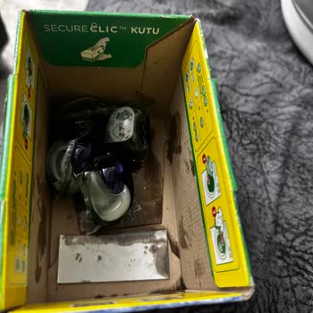 Ariel Pods Kapsül Deterjanının Kıyafete Plastik Parça Yapışması Ve Kapsüllerin Patlaması