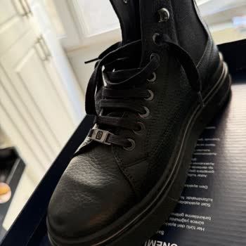 Derimod Deri Botta Hızlı Deformasyon Ve Mağaza Çalışanlarının İlgisizliği