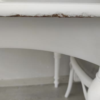 Oliva Beyaz Mutfak Masasında Kenar Boyasının Hızlı Aşınması Ve Garanti Reddi