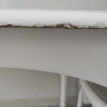 Oliva Beyaz Mutfak Masasında Kenar Boyasının Hızlı Aşınması Ve Garanti Reddi