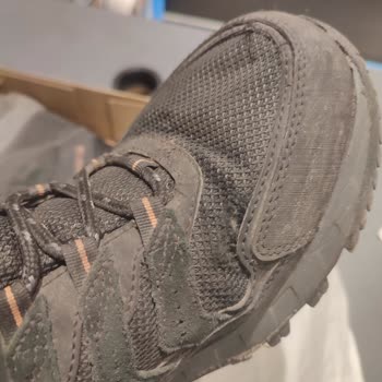 10 Bin TL'lik Columbia Botlarda 2 Ayda Açılma, Mağaza Ürün Hatasını Red Ediyor