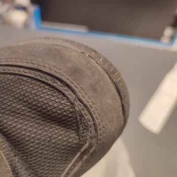 10 Bin TL'lik Columbia Botlarda 2 Ayda Açılma, Mağaza Ürün Hatasını Red Ediyor