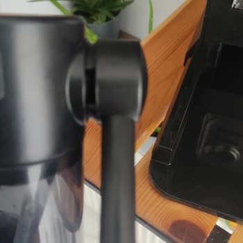 Arçelik Espresso Makinesinin Sürekli Süt Köpürtme Arızası Ve Değişim Talebi