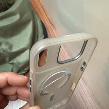 Preo Şeffaf Kılıfın Sararması Ve Mağaza Müdürünün Alaycı Davranışı