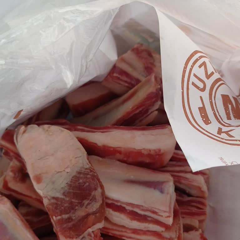 Kuzu Kaburga Satışında Bozulmuş Et Kokusuyla Hijyen İhlali Ve Personel Umursamazlığı