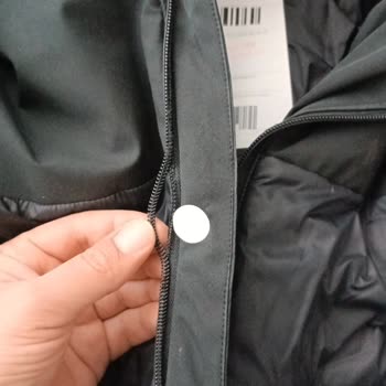 Mavi Mont Fermuarı Kısa Sürede Yırtıldı, Kullanıcı Hatası İddiasıyla İade Reddi